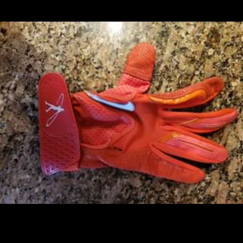 Adam Jones glove